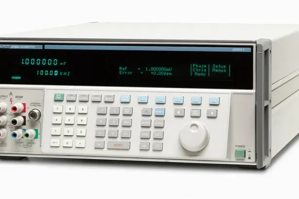 5720A Multifunction Calibrator 1